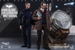 Dark Knight Rises Movie Masterpiece Action Figures 1/6 John Blake & Jim Gordon with Bat-Signal 30 cm